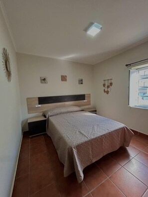 2 Schlafzimmer, Bügeleisen/Bügelbrett, Reisekinderbett, Bettwäsche