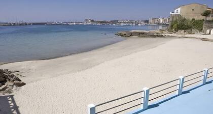 Cottage with garden 100 mt. from the beach and 300 mt. from the center of Sanxenxo.