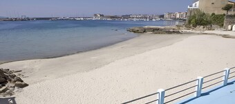 Cottage with garden 100 mt. from the beach and 300 mt. from the center of Sanxenxo.