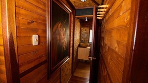 A wooden hallway with a stone wall, a wooden door, and a painting. - Spectacular Villa only 20min from Bogota - Cota Cundinamarca (Vereda el Abra)