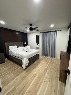 2 bedrooms, iron/ironing board, WiFi