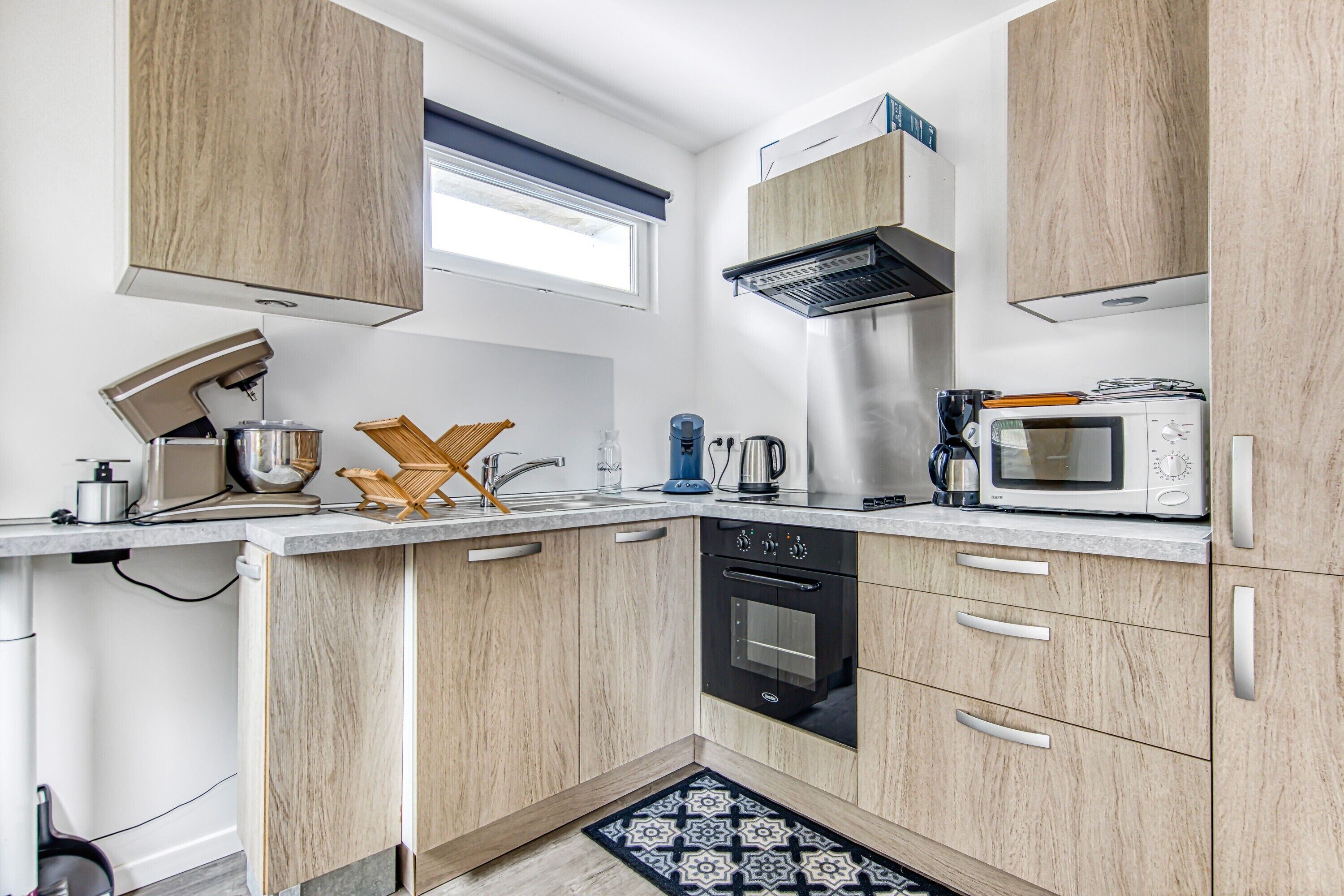 Refrigerador, microondas, horno y parrilla de estufa 