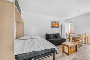 Iron/ironing board, free WiFi - Studio Abygaelle with Terrace – Comfort and Tranquility in Lège-Cap-Ferret (Lège-Cap-Ferret)