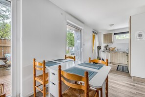 Dining - Studio Abygaelle with Terrace – Comfort and Tranquility in Lège-Cap-Ferret (Lège-Cap-Ferret)