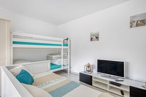 Iron/ironing board, free WiFi - Studio Judicaelle with Terrace and Shared Garden – Comfort and Tranquility in Lège-Cap-Ferret (Lège-Cap-Ferret)