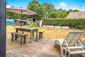 Outdoor dining - Studio Judicaelle with Terrace and Shared Garden – Comfort and Tranquility in Lège-Cap-Ferret (Lège-Cap-Ferret)