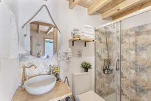 Bruser, hårtørrer, håndklæder