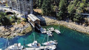 Marina - Waterfront Cozy 2 Bed 2 Bath Apartment (West Vancouver)