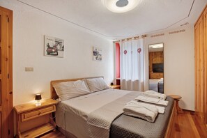 Bed sheets - Apartment 'Ma Petite Maison' with Mountain View and Balcony (Sarre)