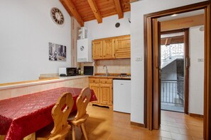 Dining - Apartment 'Ma Petite Maison' with Mountain View and Balcony (Sarre)