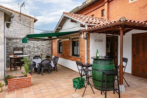 تناول الطعام بالخارج