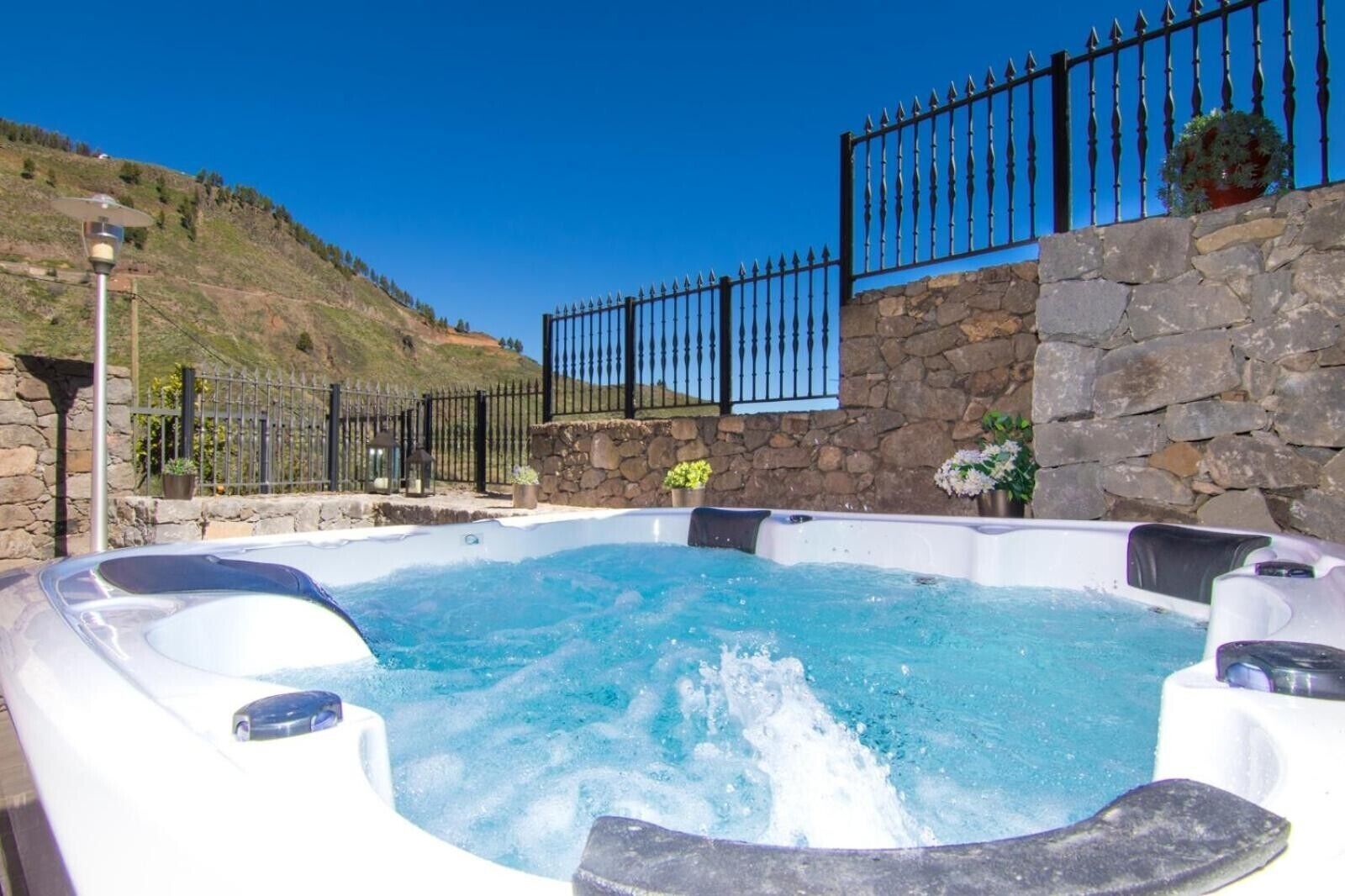 Outdoor spa tub