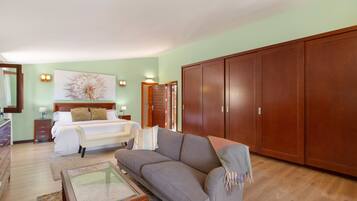 Televisión y chimenea