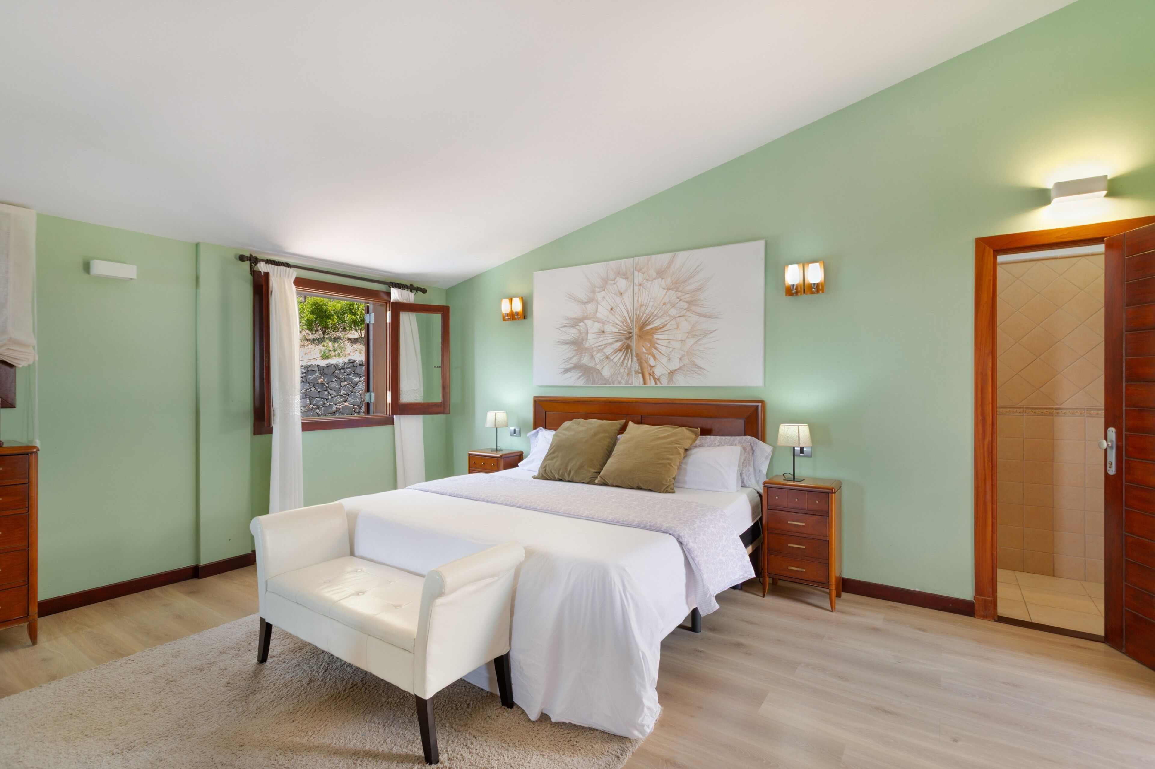 5 dormitorios, tabla de planchar con plancha, wifi gratis y ropa de cama