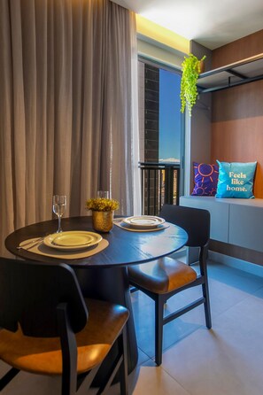 Studio, balkon | Dineren