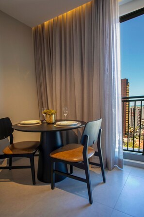 开间, 阳台 | 用餐