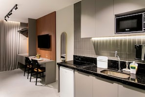 Premium Studio, Balcony | Private kitchen