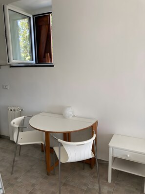 Dining - Guest House 'Fattorialmare Rossa' with Sea View, Shared Terrace and Wi-Fi (Camogli)