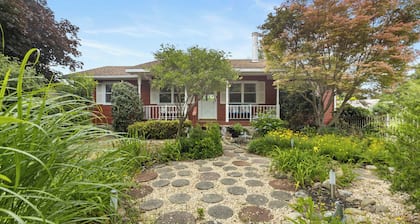 Charming 3-bedroom cottage with AC, WiFi and more in Rehoboth Beach