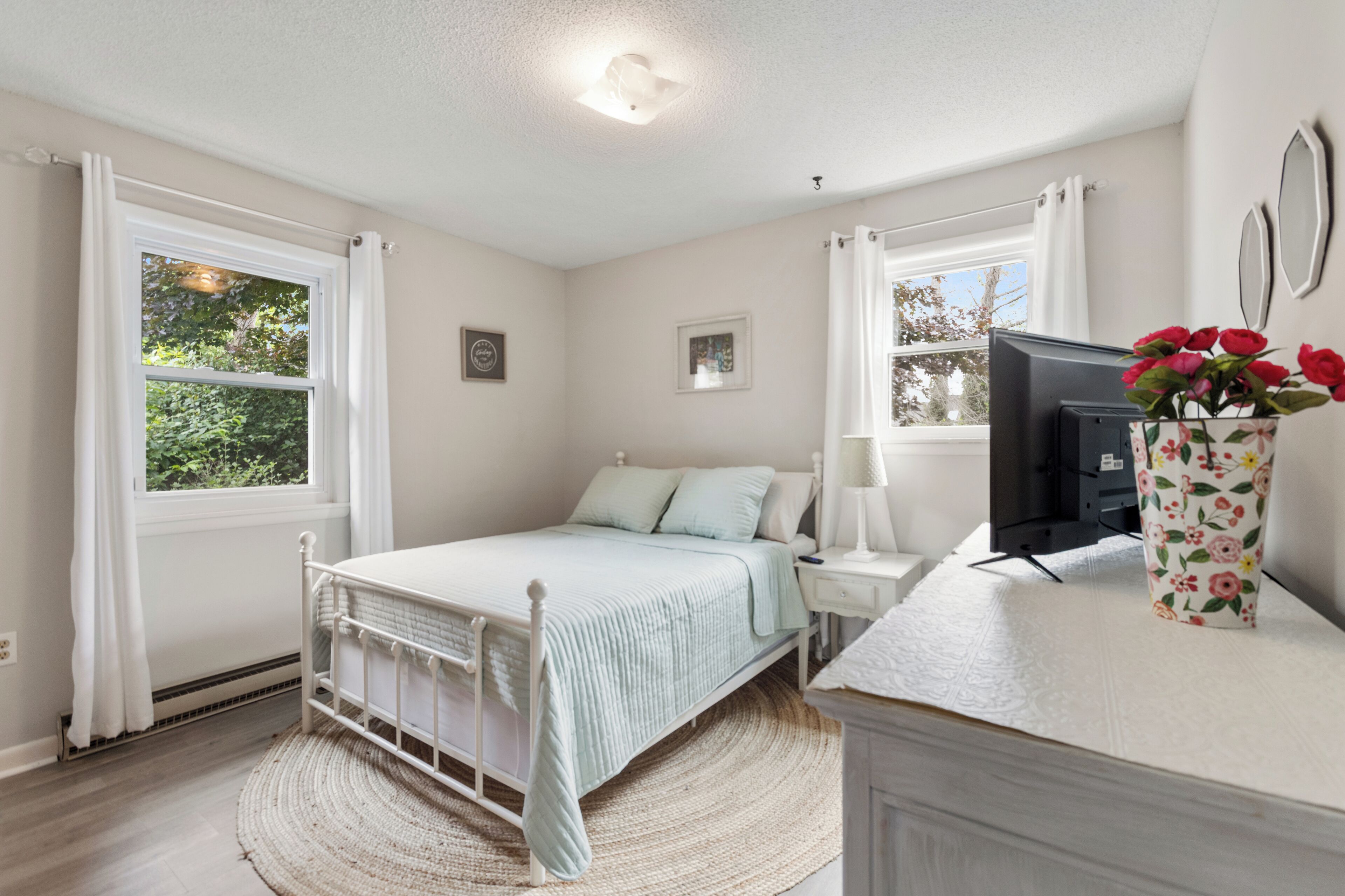 3 habitaciones, tabla de planchar con plancha, wifi y ropa de cama 