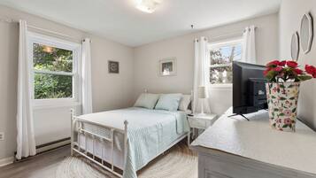 3 habitaciones, tabla de planchar con plancha, wifi y ropa de cama