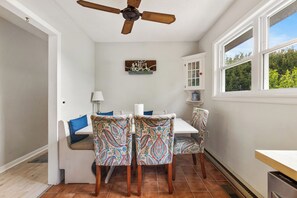 Dining - Charming 3-bedroom cottage with AC, WiFi and more in Rehoboth Beach (Rehoboth Beach)