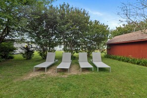 Property grounds - Charming 3-bedroom cottage with AC, WiFi and more in Rehoboth Beach (Rehoboth Beach)