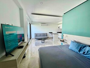 1 soverom, skrivebord, strykejern/-brett og wi-fi