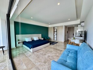 Desk, iron/ironing board, WiFi, bed sheets