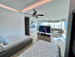 1 habitación, escritorio, tabla de planchar con plancha y wifi