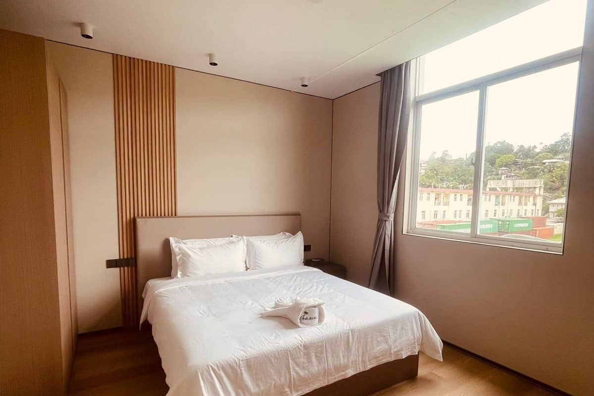 Junior Apartment, 1 King Bed | Hypo-allergenic bedding available, down comforters, desk