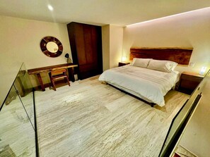 1 bedroom, desk, iron/ironing board, WiFi