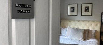 Hansom House beautiful furnished deluxe king size accommodation