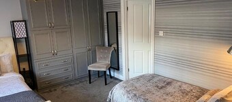 Hansom House beautiful furnished deluxe king size accommodation