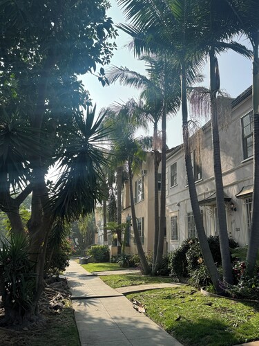 Cozy 1-bedroom apartment with AC, WiFi in Historic district in Los Angeles