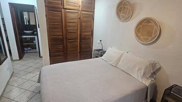 1 bedroom, desk, free WiFi, bed sheets