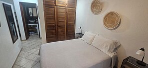 1 bedroom, desk, free WiFi, bed sheets