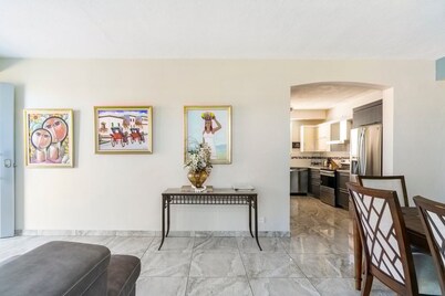 Beachside Near Airport Near Golf Course