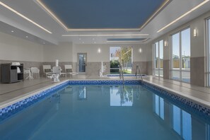 Indoor pool, open 8:00 AM to 10:30 PM, pool loungers - Hampton Inn & Suites By Hilton Long Island Farmingdale (Farmingdale)