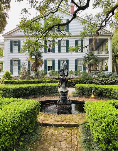 Charming 2-bedroom cottage on the bayou Teche in Jeanerette with AC, WiFi