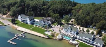 Lakefront 1 bdrm--HOT TUB OPEN ALL WINTER!    Early Summer Booking Discount!