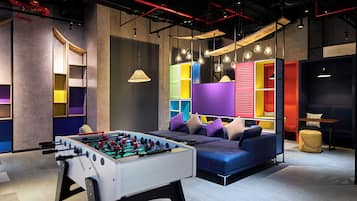 Lobby lounge