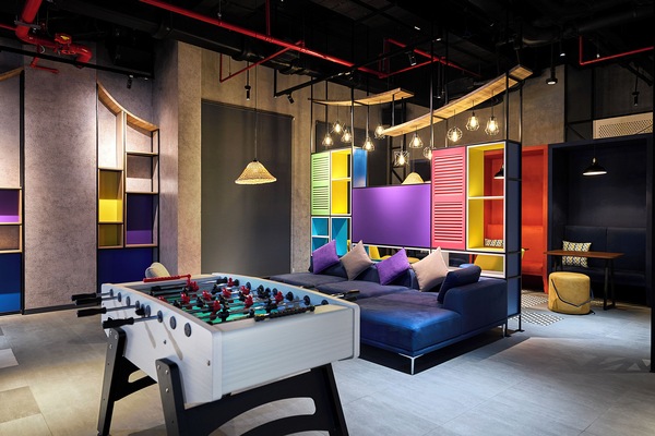 Lobby lounge