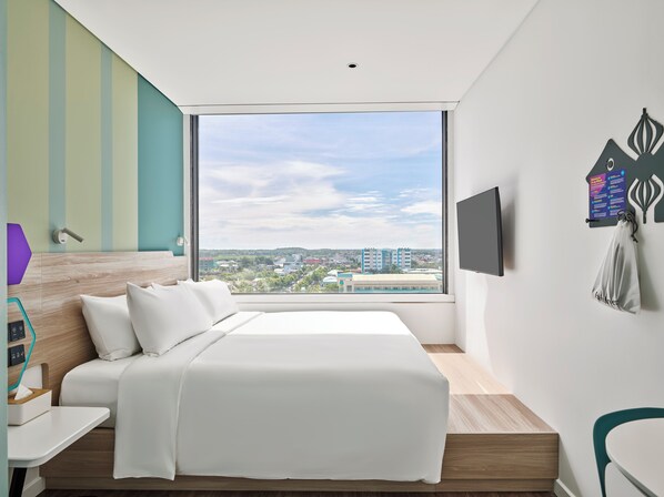 Room, 1 King Bed | In-room safe, desk, laptop workspace, blackout curtains