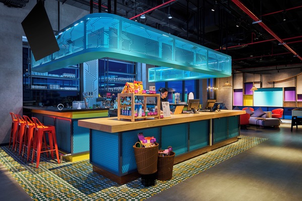 Lobby lounge