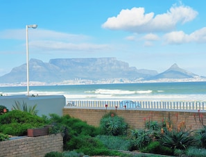 On the beach - Sea View Zeezicht, Bloubergstrand, Blouberg Beach, Cape Town (Bloubergstrand)