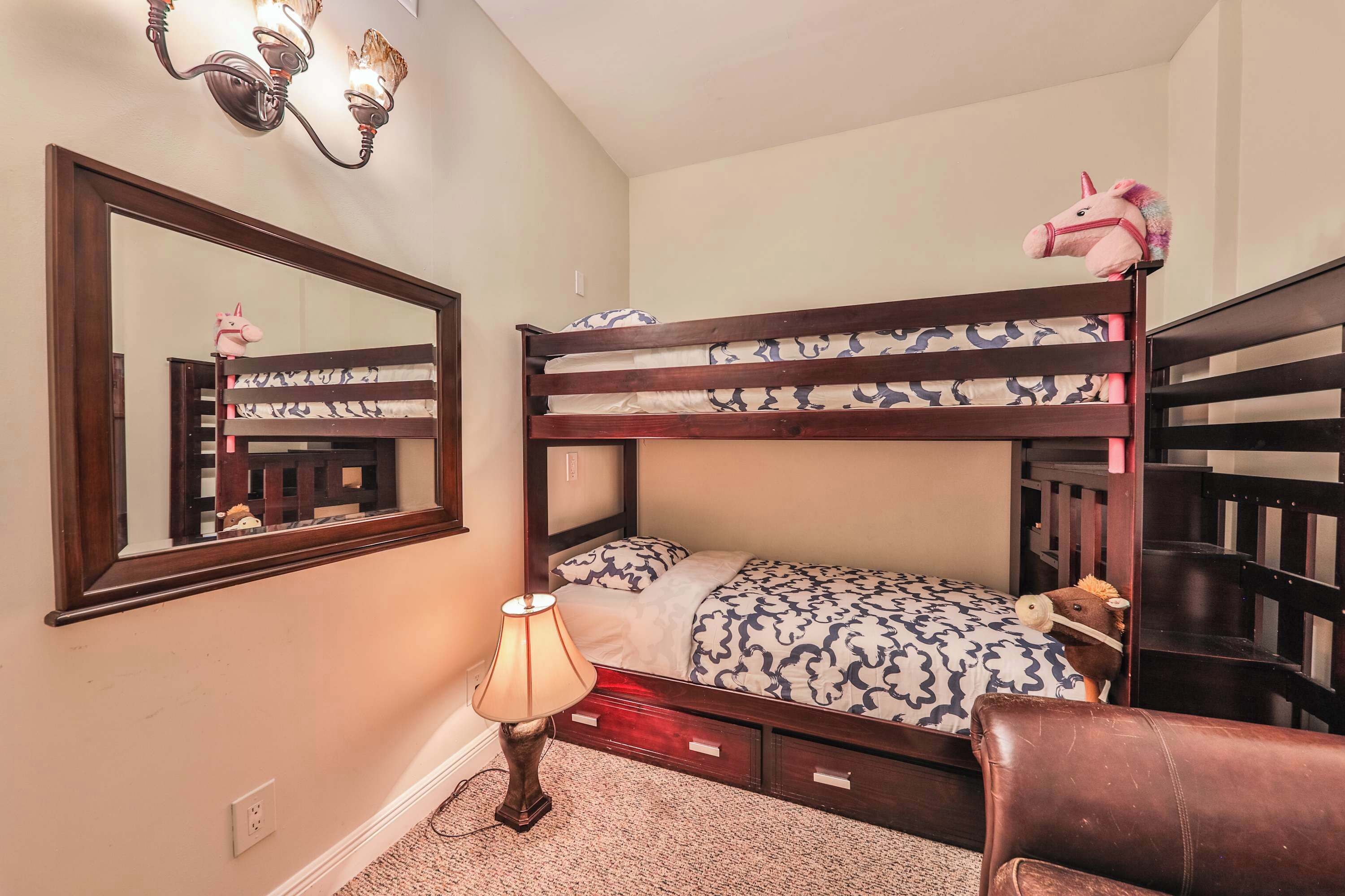 3 bedrooms, desk, iron/ironing board, travel cot