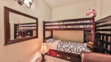 3 bedrooms, desk, iron/ironing board, travel cot