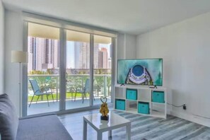 Living area - Deep Satisfaction - 525 (Sunny Isles Beach)