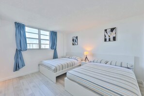 Desk, iron/ironing board, travel crib, free WiFi - Ocean Vista (Sunny Isles Beach)